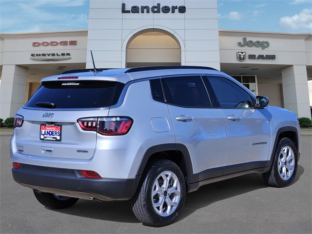 2025 Jeep Compass North Edition Latitude photo 3