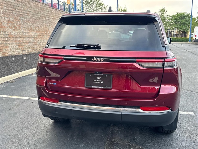 2023 Jeep Cherokee Base photo 4