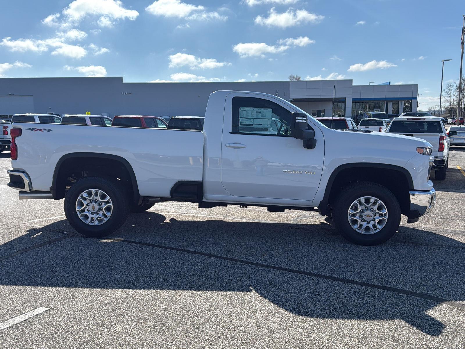 2025 Chevrolet Silverado 3500HD LT photo 4