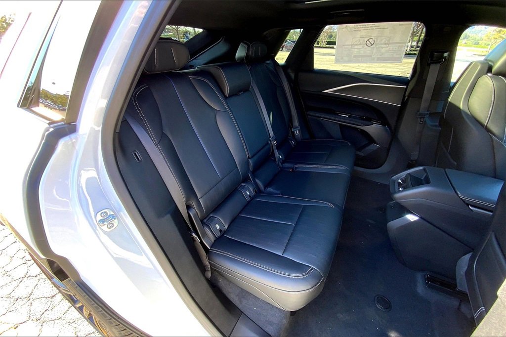2025 Cadillac Lyriq Luxury photo 25
