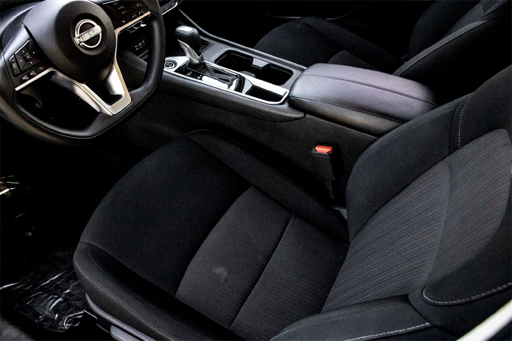 2025 Nissan Sentra SV photo 14