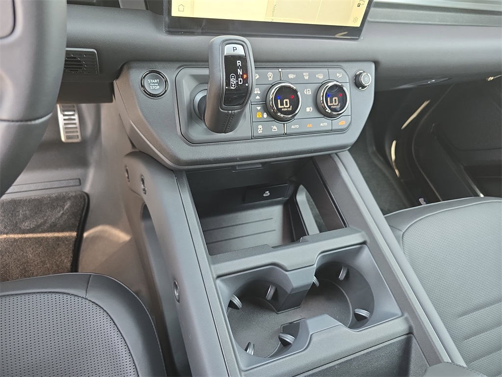 2025 Land Rover Defender 110 V8 photo 23