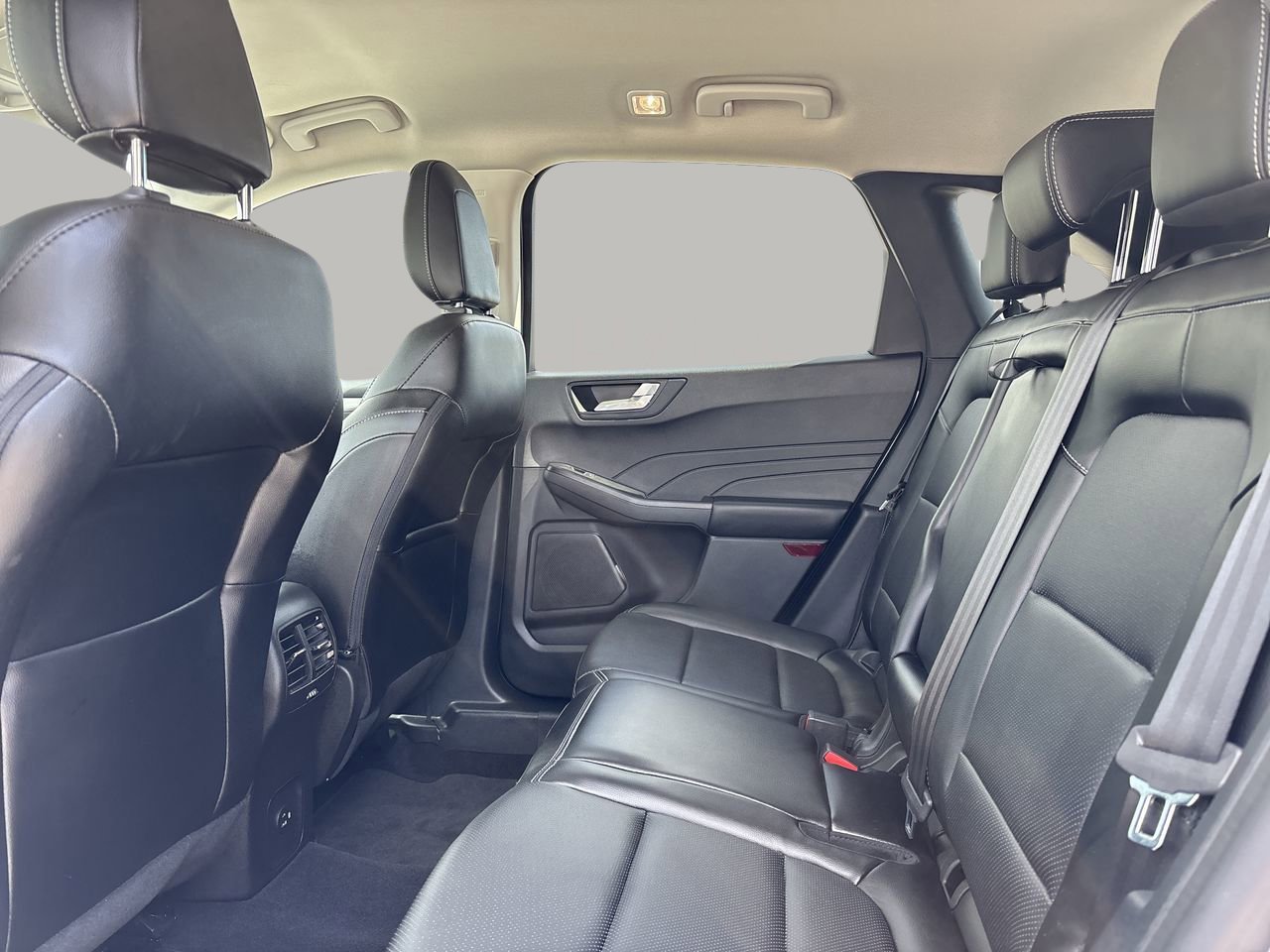 2022 Ford Escape SEL photo 16