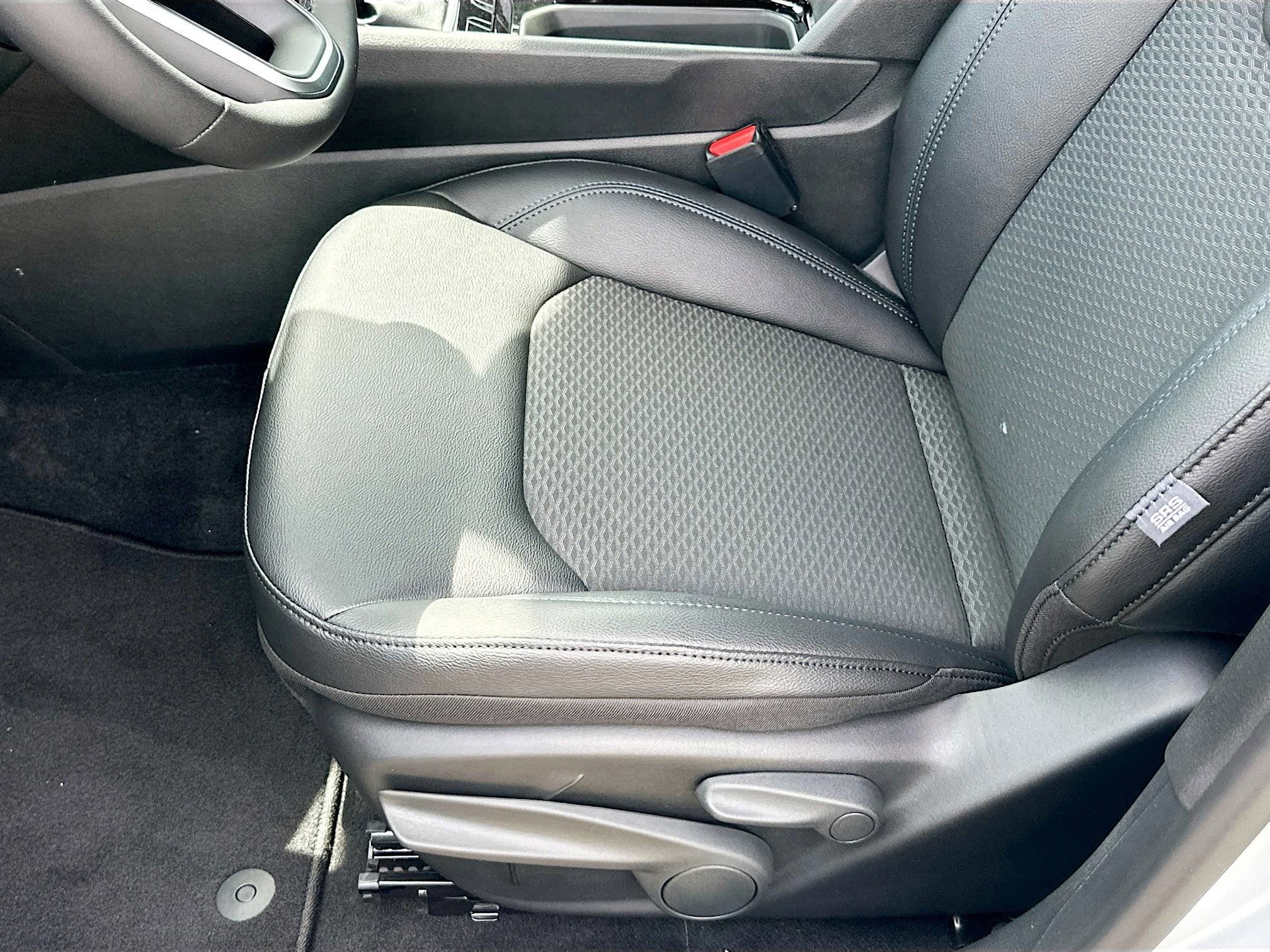 2026 Jeep Compass Latitude Altitude photo 13