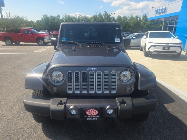 2017 Jeep Wrangler Unlimited Sahara photo 2