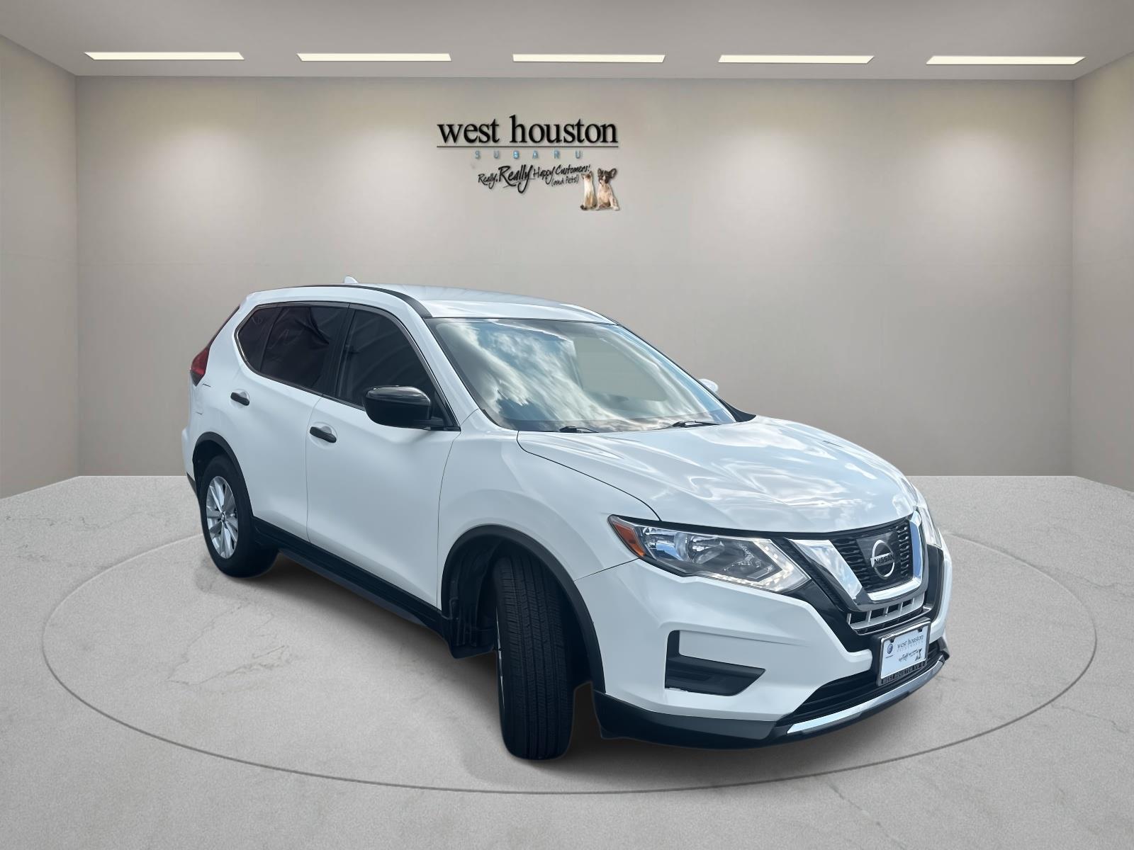 2017 Nissan Rogue S photo 2