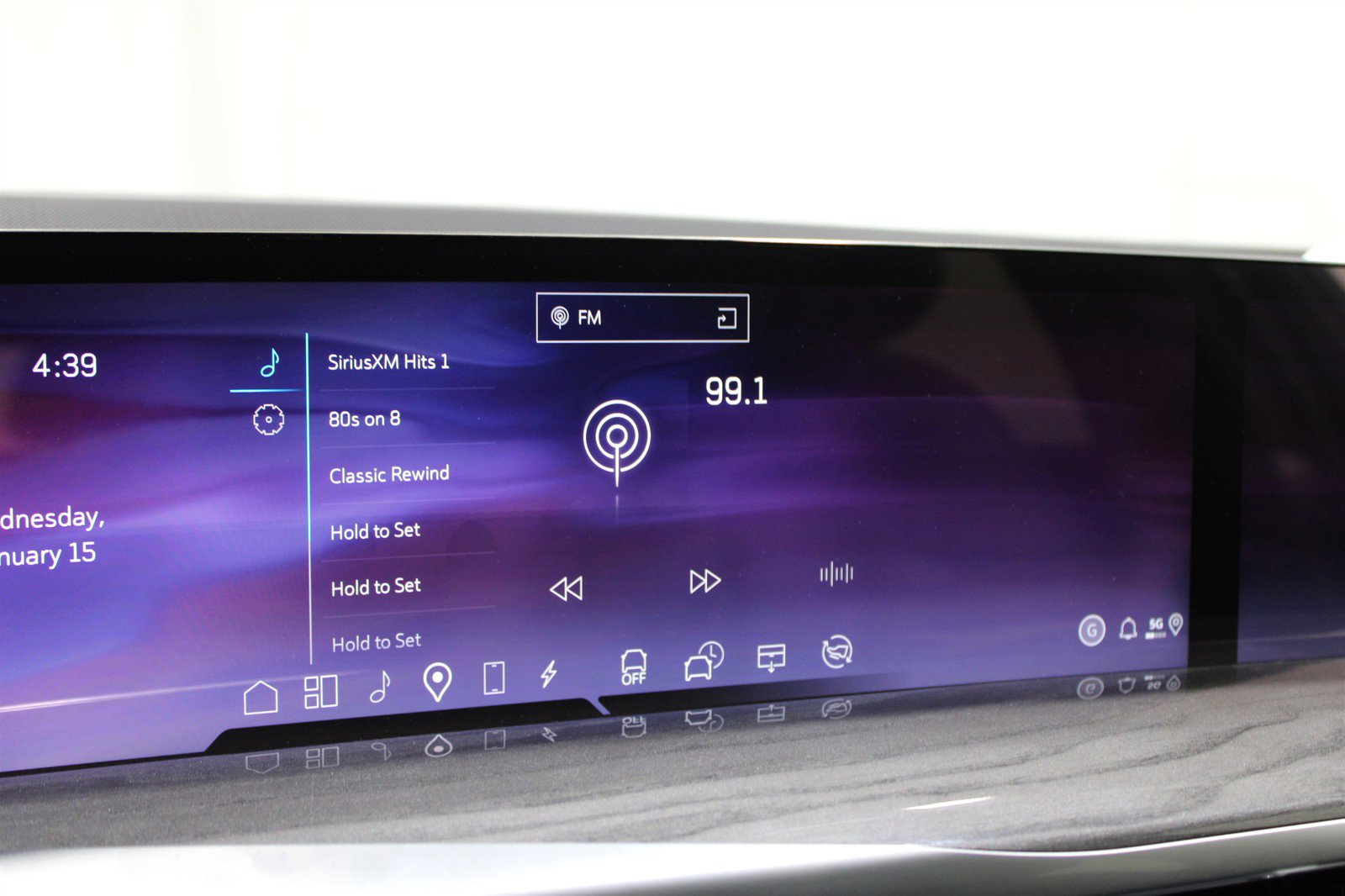 2025 Cadillac Escalade IQ Luxury photo 11