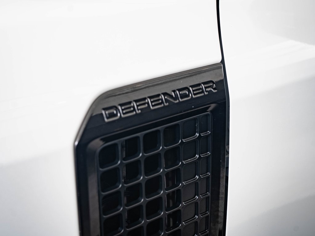 2020 Land Rover Defender 110 HSE photo 4
