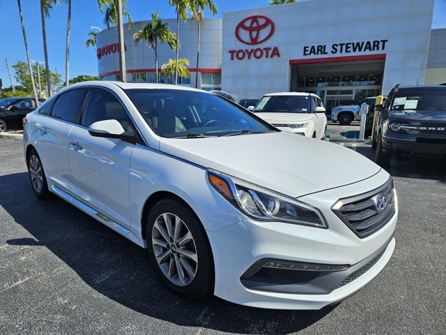 Used 2016 Hyundai Sonata Limited with VIN 5NPE34AF5GH389500 for sale in Lake Park, FL