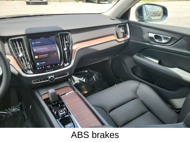 2025 Volvo V60 Cross Country B5 Plus photo 15