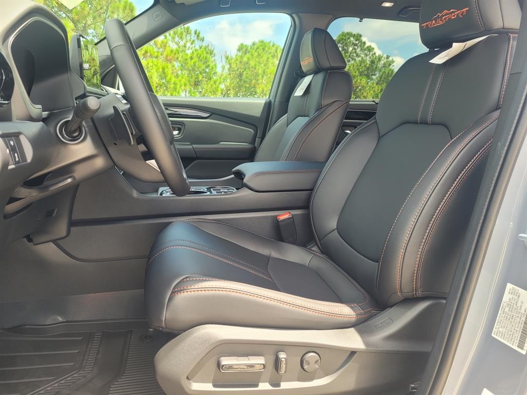 2025 Honda Pilot TrailSport photo 13