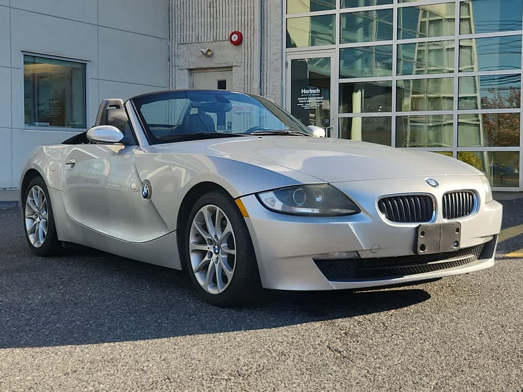 Used 2008 BMW Z4 3.0i with VIN 4USBU335X8LW75560 for sale in Newark, DE