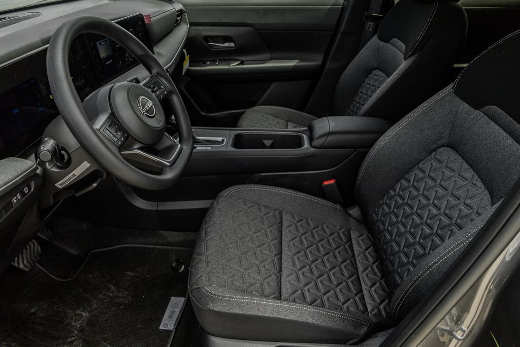 2025 Nissan Kicks SV photo 8
