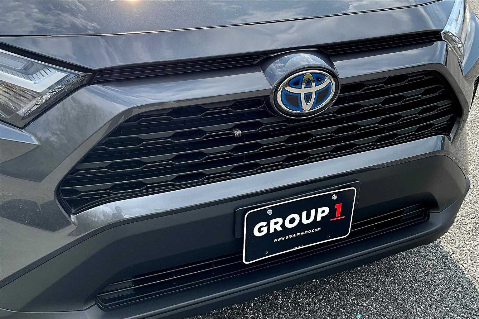 2024 Toyota RAV4 Hybrid XLE photo 27