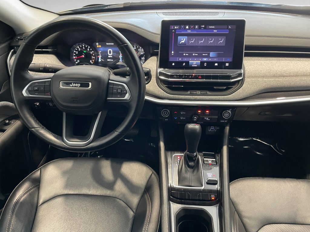 2022 Jeep Compass Latitude Lux photo 10