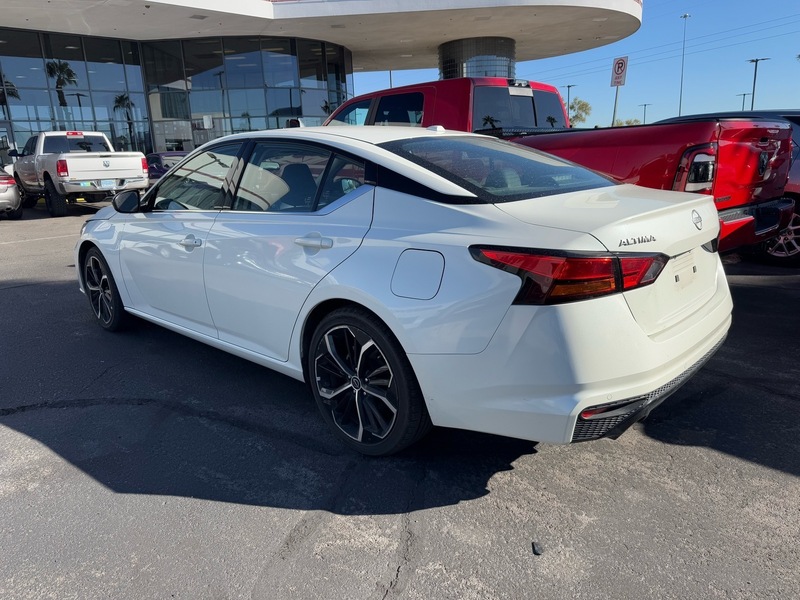 2023 Nissan Altima 2.5 SR photo 4