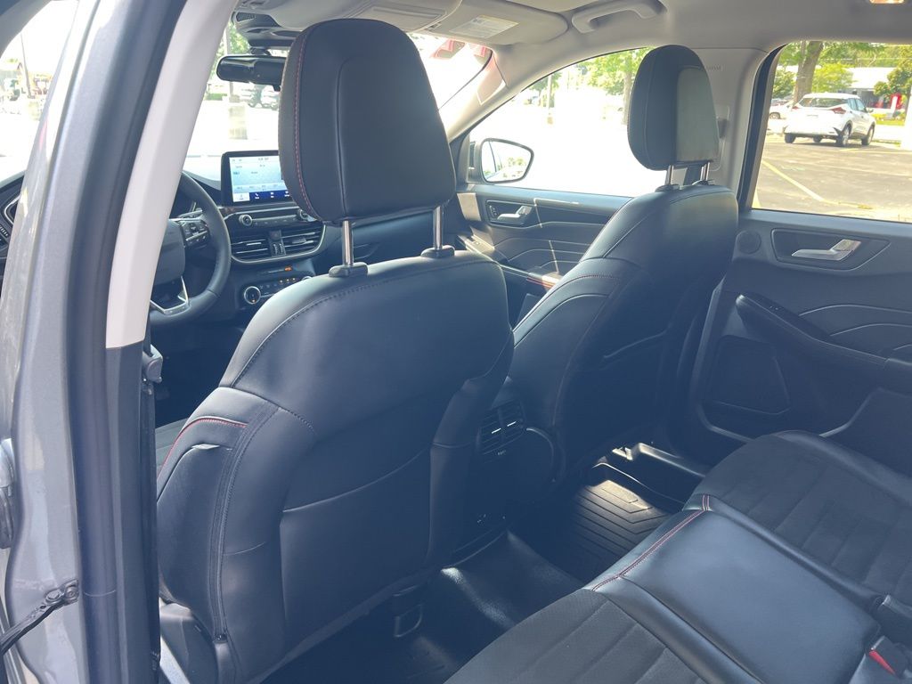 2022 Ford Escape SEL photo 9