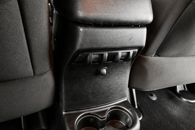 2015 Jeep Wrangler Unlimited Rubicon photo 15