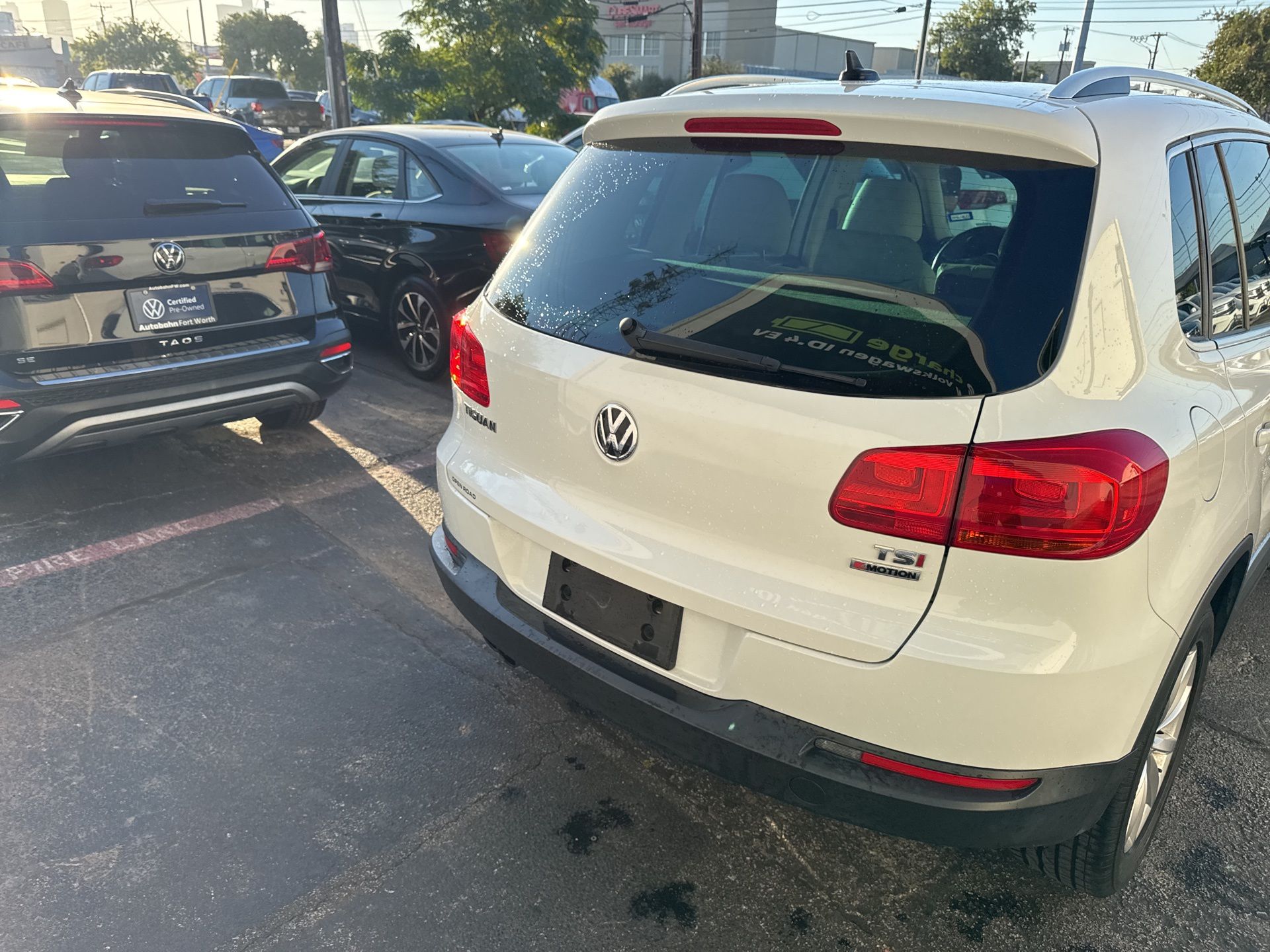 2017 Volkswagen Tiguan Wolfsburg Edition photo 3