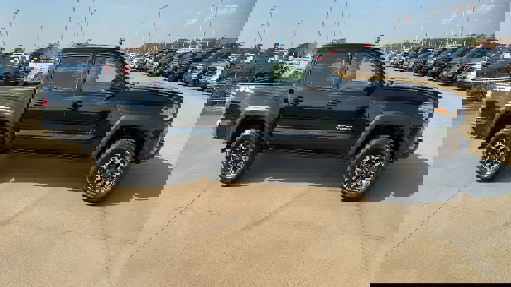 2023 Toyota Tacoma SR5 Double Cab V6 photo 2