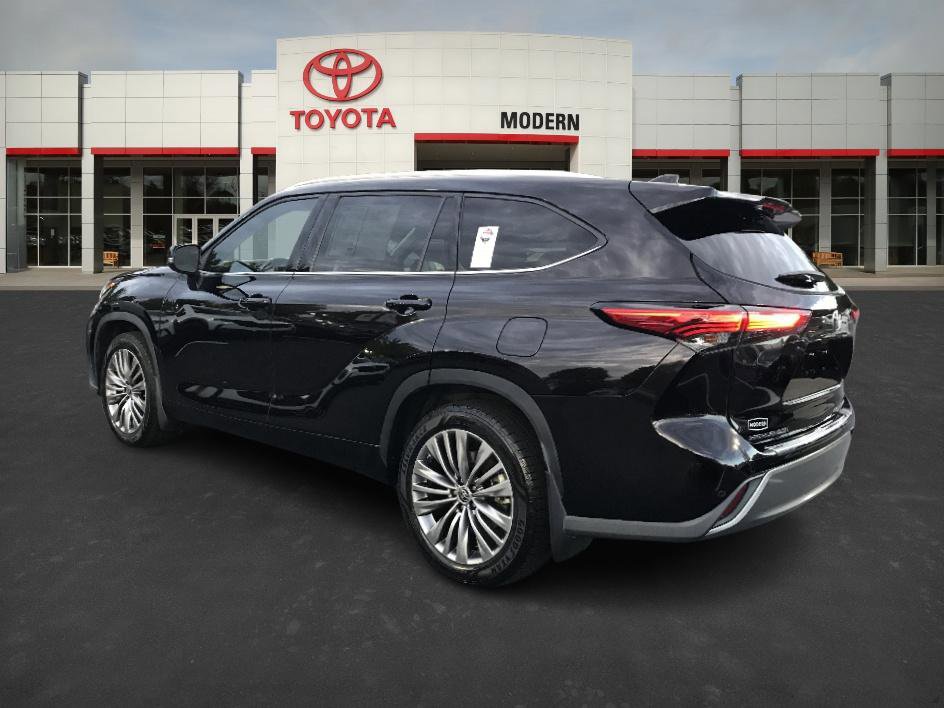 2022 Toyota Highlander Platinum photo 3
