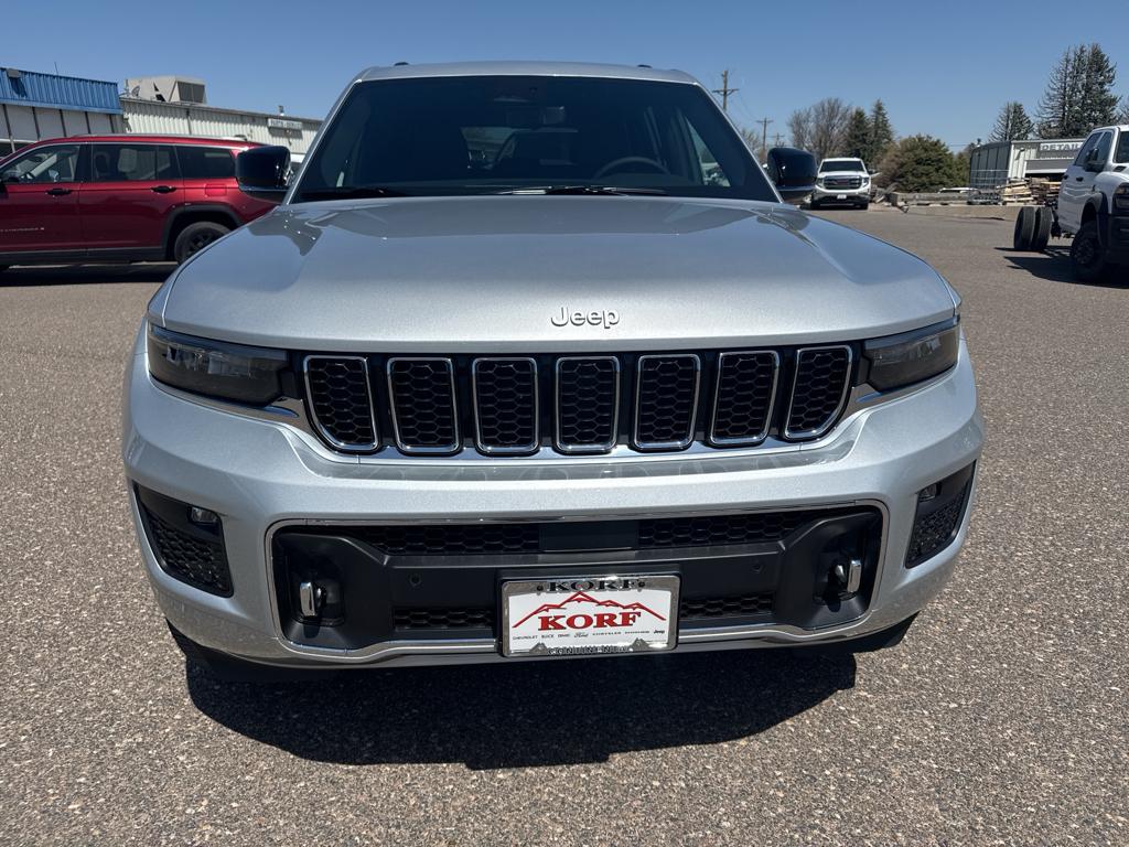 2025 Jeep Grand Cherokee Overland photo 3