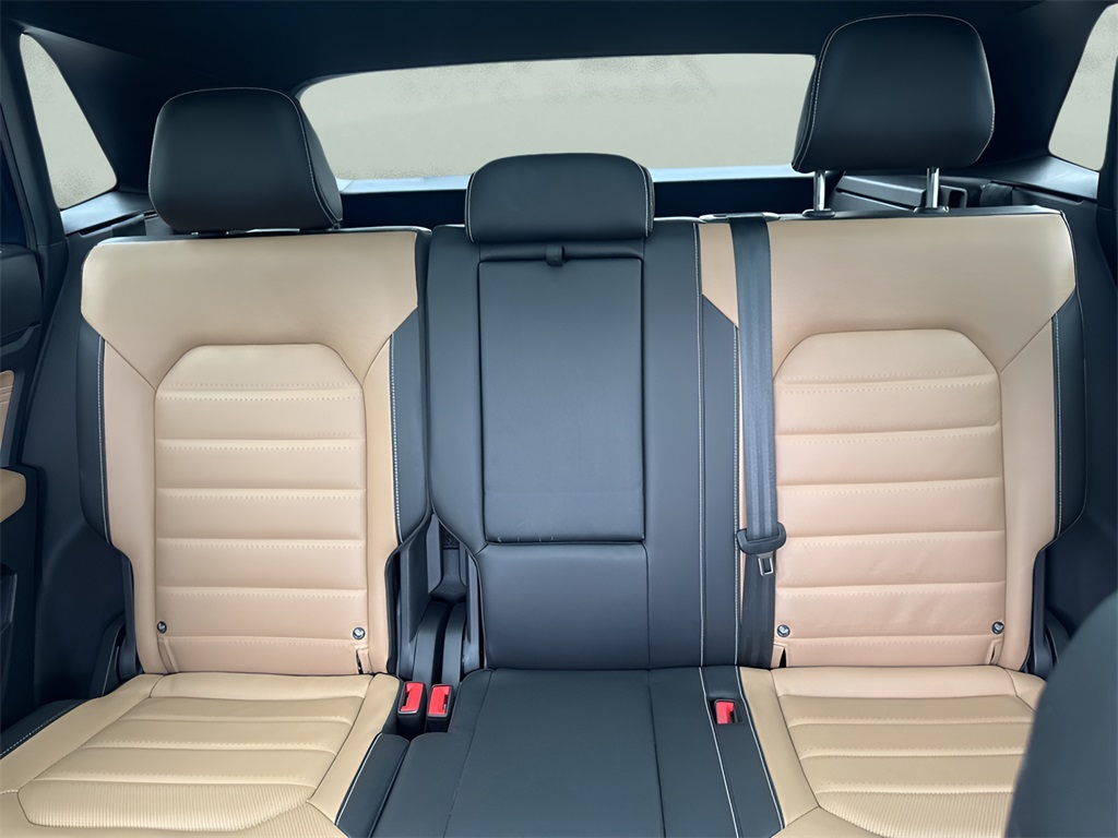 2023 Volkswagen Atlas Cross Sport V6 SEL Premium R-Line photo 12