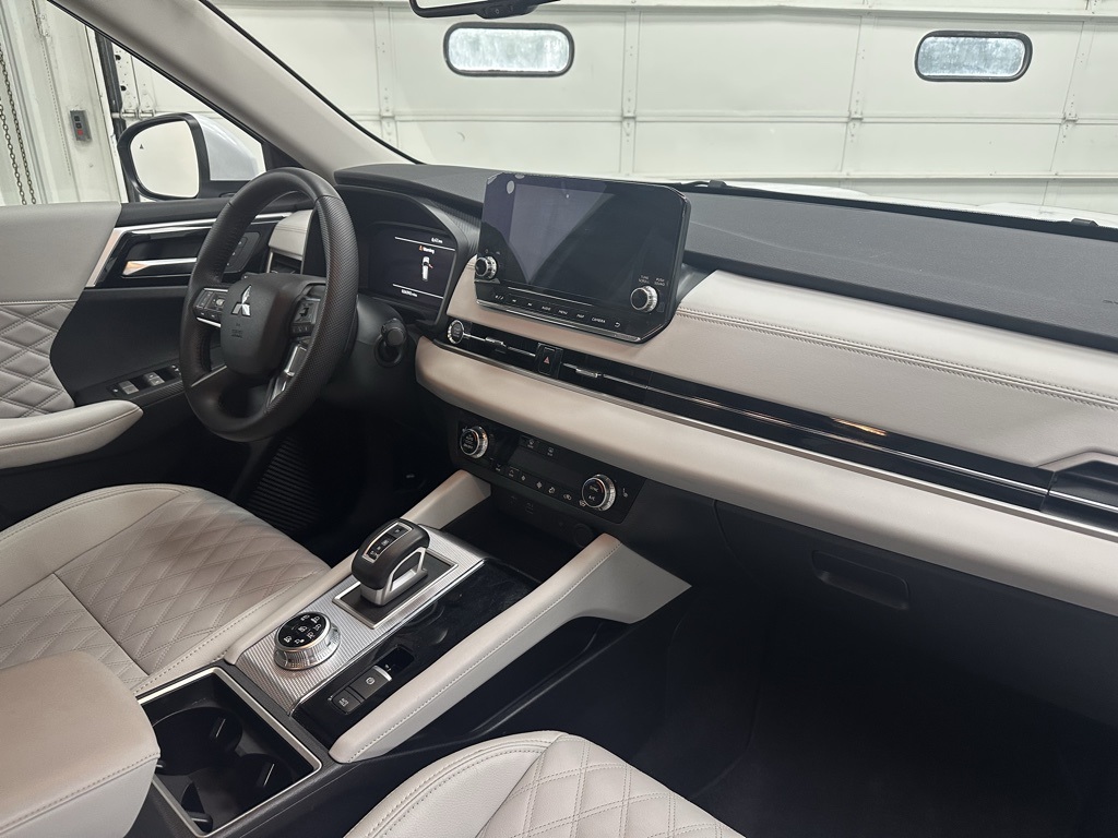2023 Mitsubishi Outlander SEL photo 19