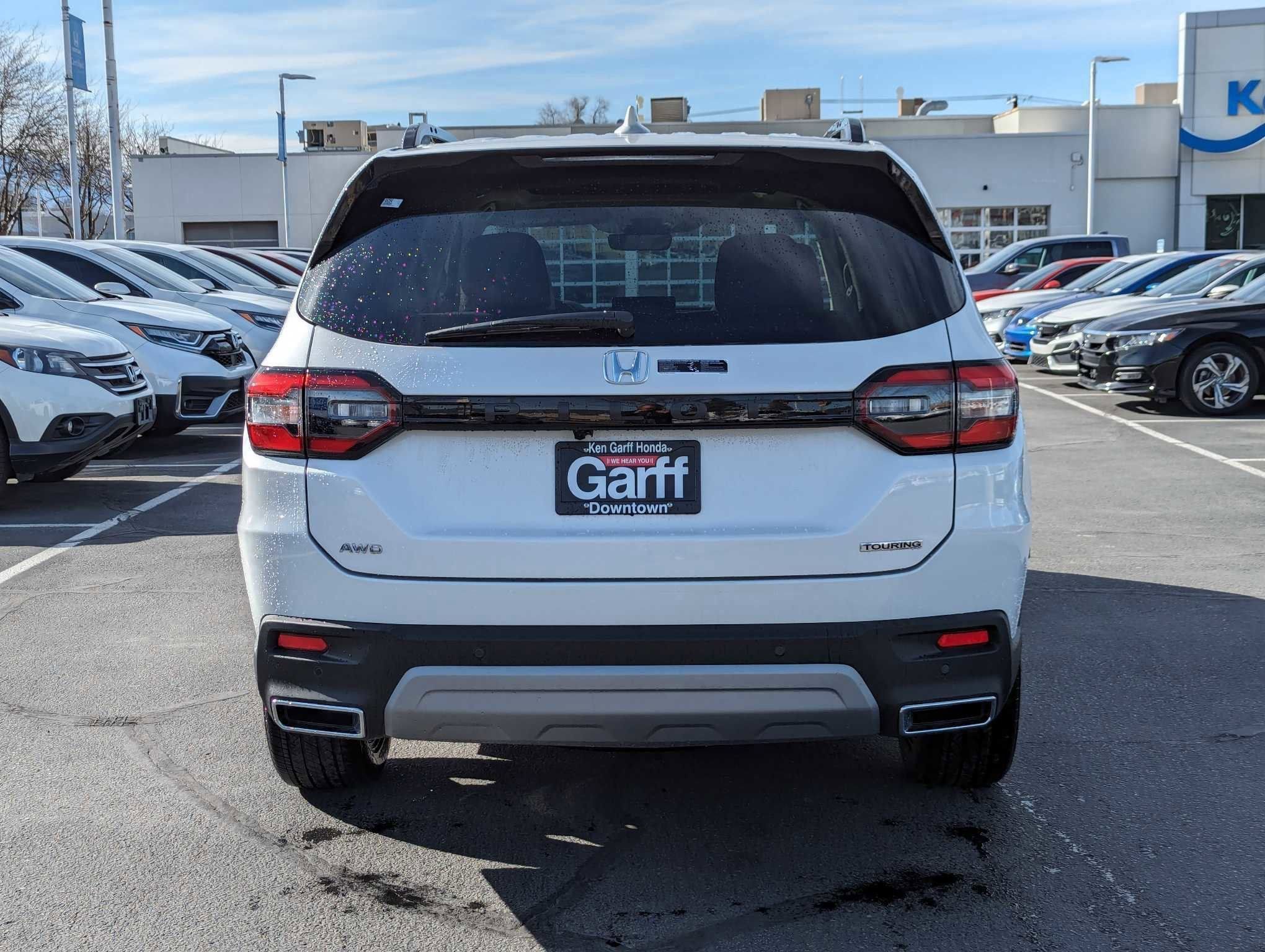 2025 Honda Pilot Touring photo 3