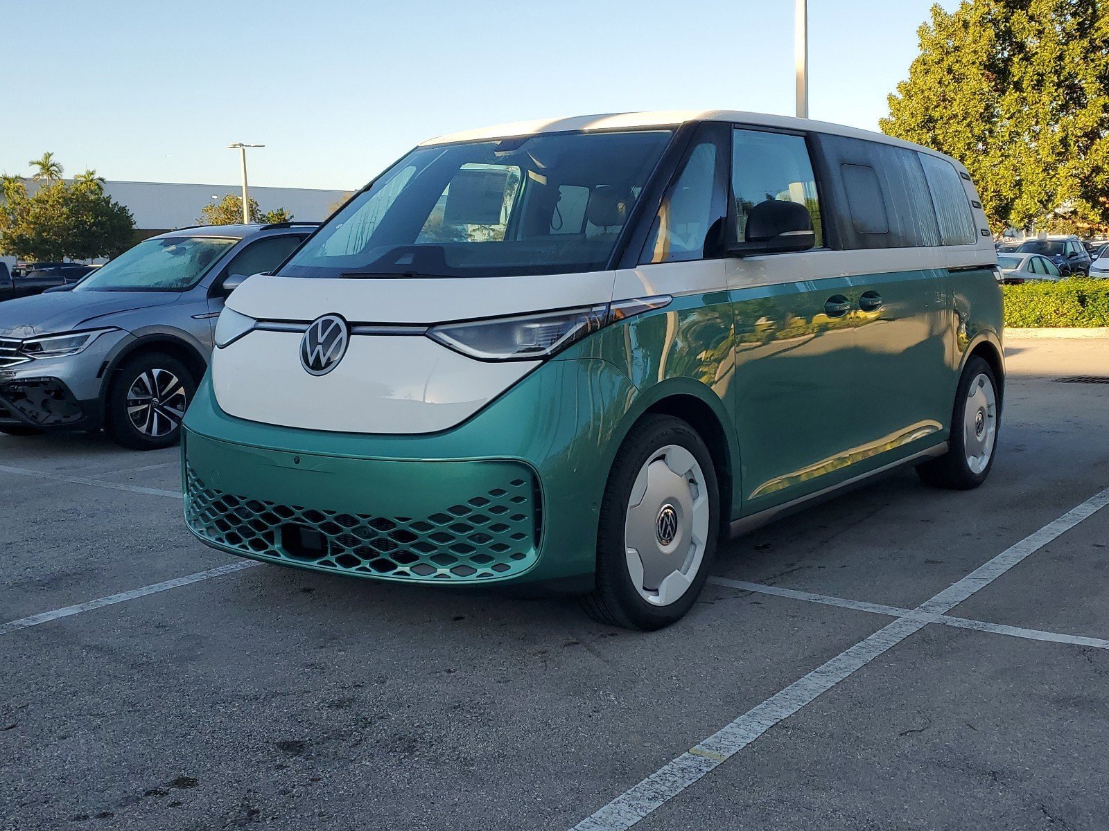 2025 Volkswagen ID. Buzz photo 3