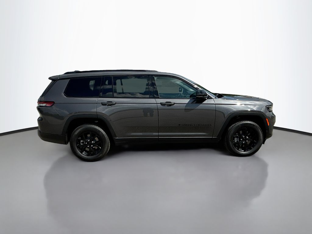 2025 Jeep Grand Cherokee Altitude photo 3