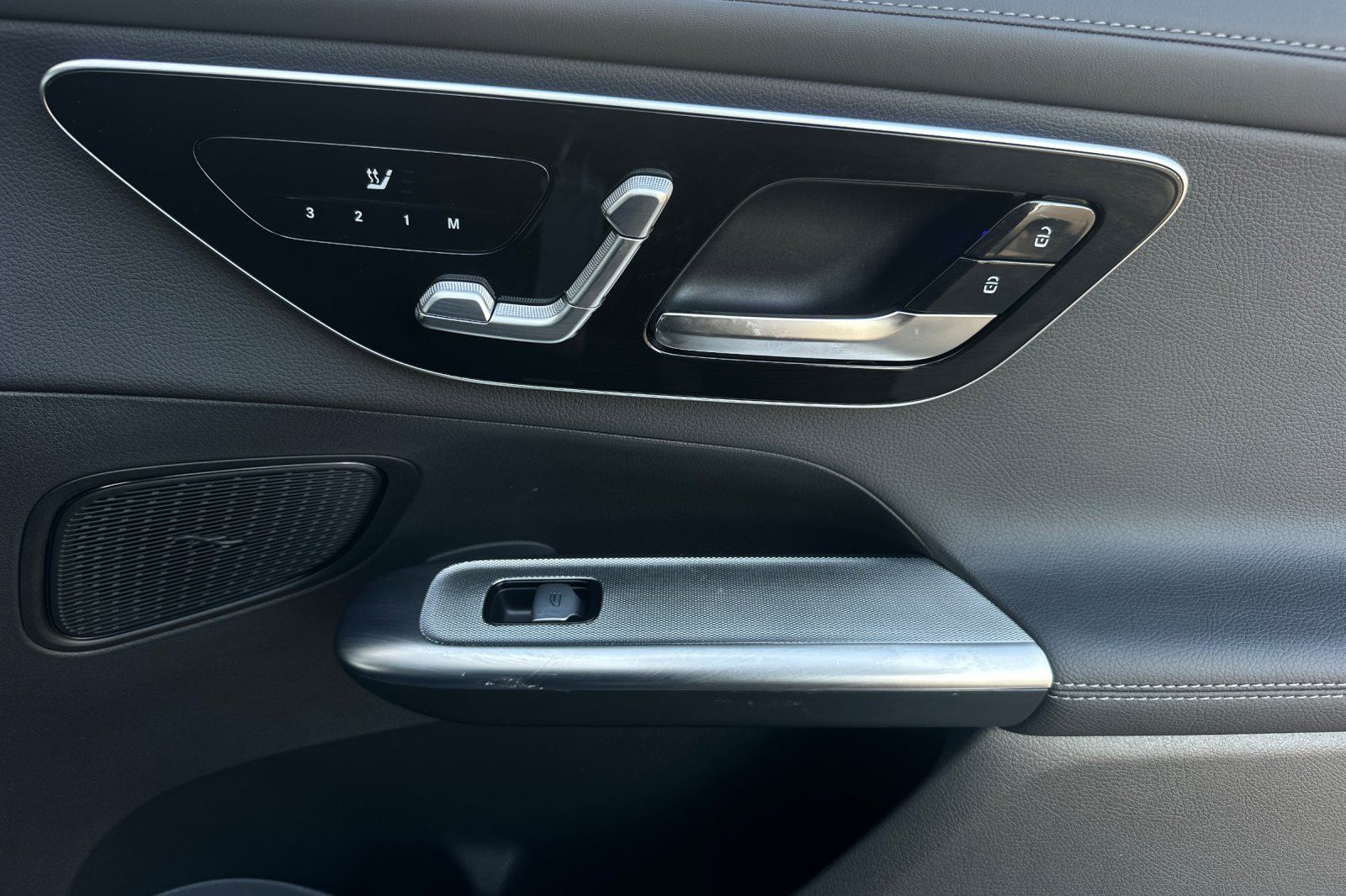 2025 Mercedes Benz GLC 300 photo 29