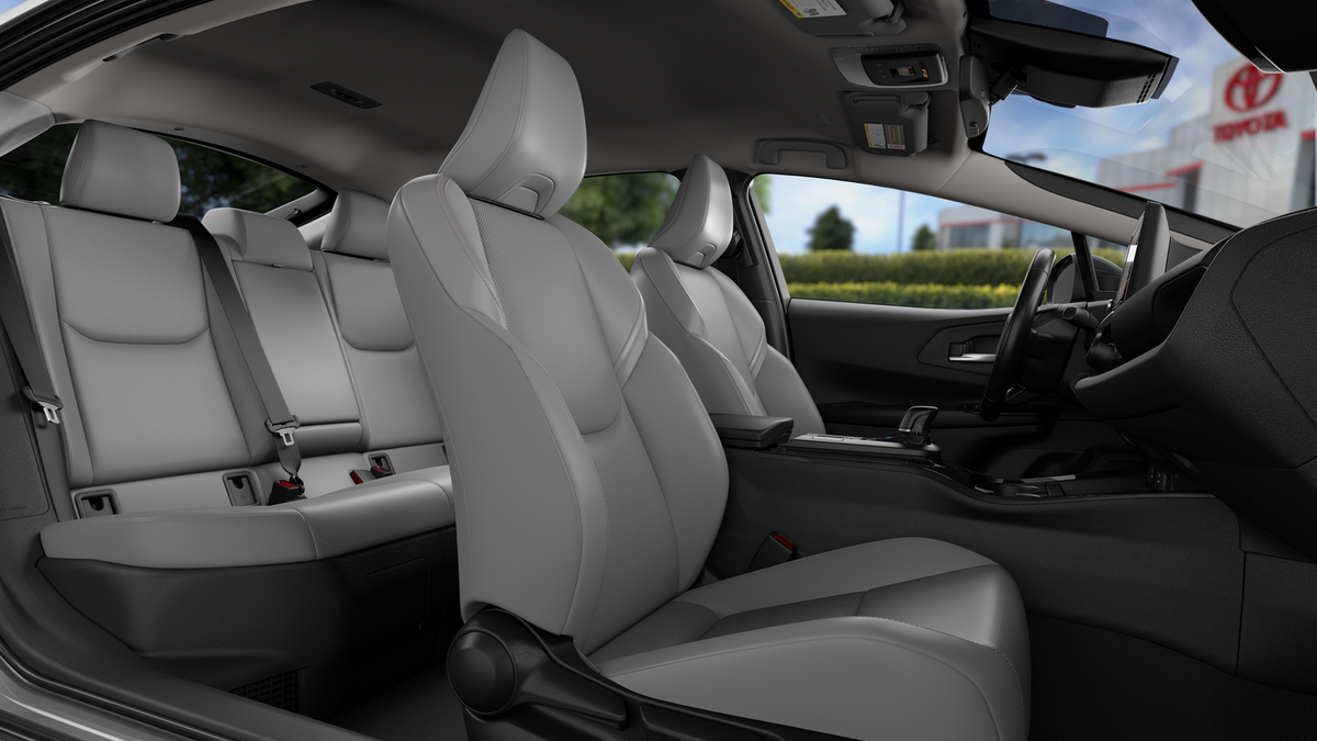 2025 Toyota Prius XLE photo 16