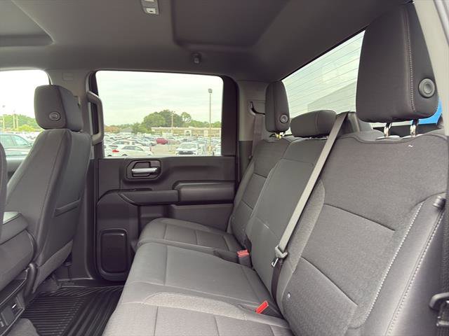 2025 Chevrolet Silverado 2500HD Custom photo 11