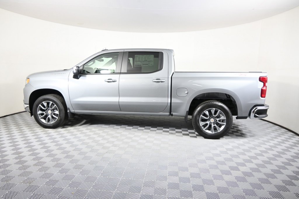 2025 Chevrolet Silverado 1500 LT photo 3