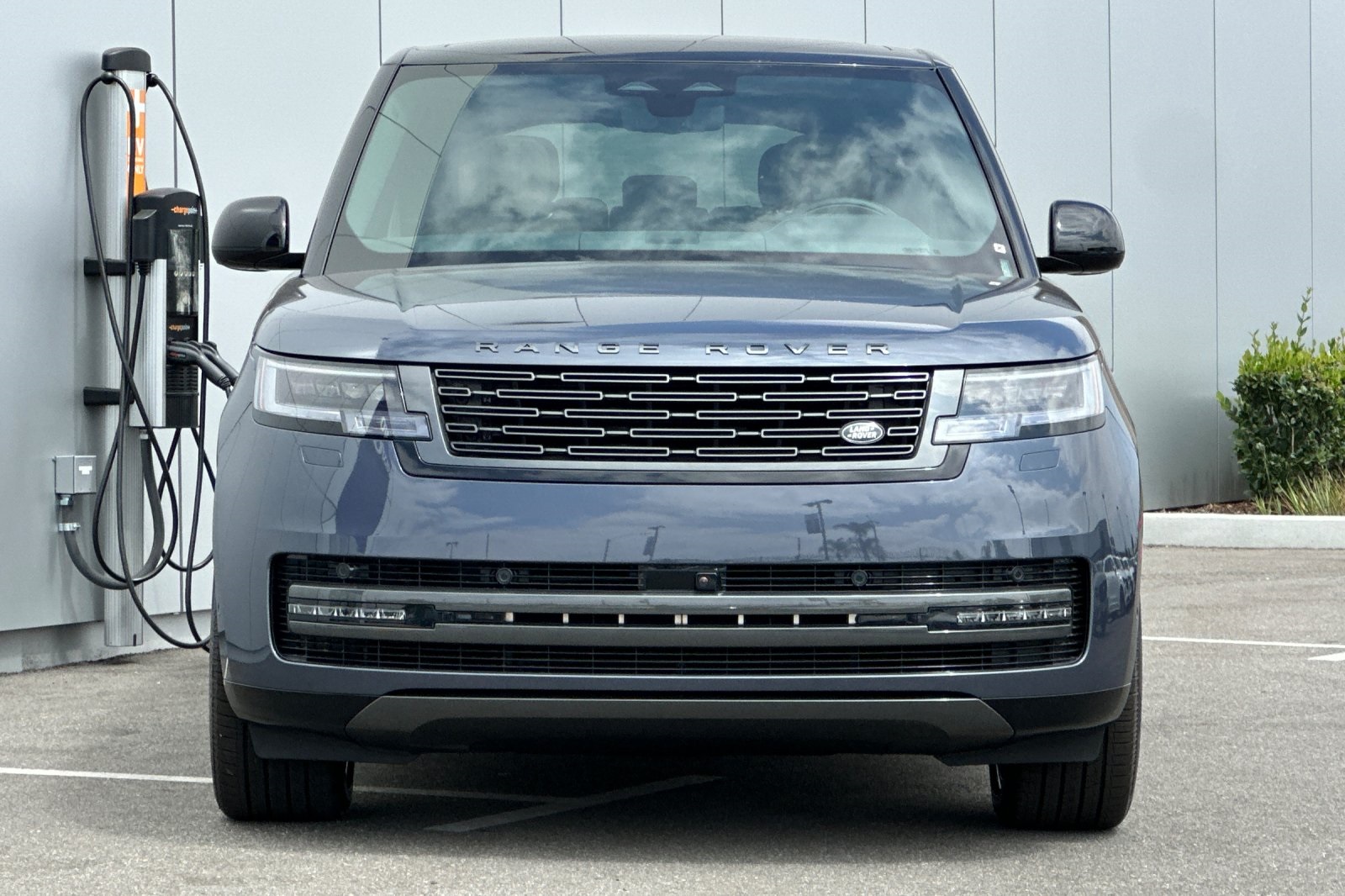 2025 Land Rover Range Rover SE photo 9