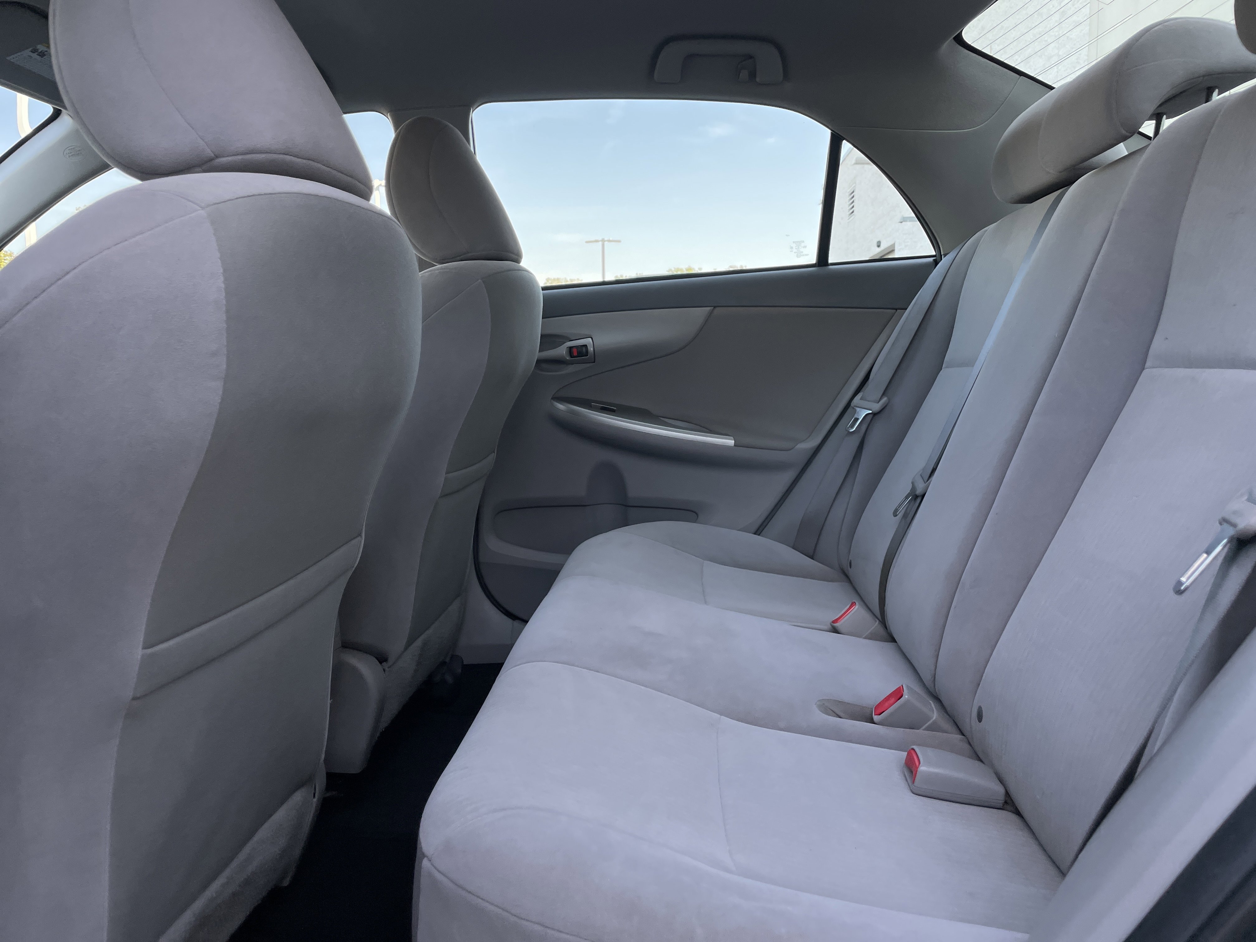 2010 Toyota Corolla LE photo 7