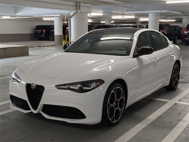 2024 Alfa Romeo Giulia photo 3