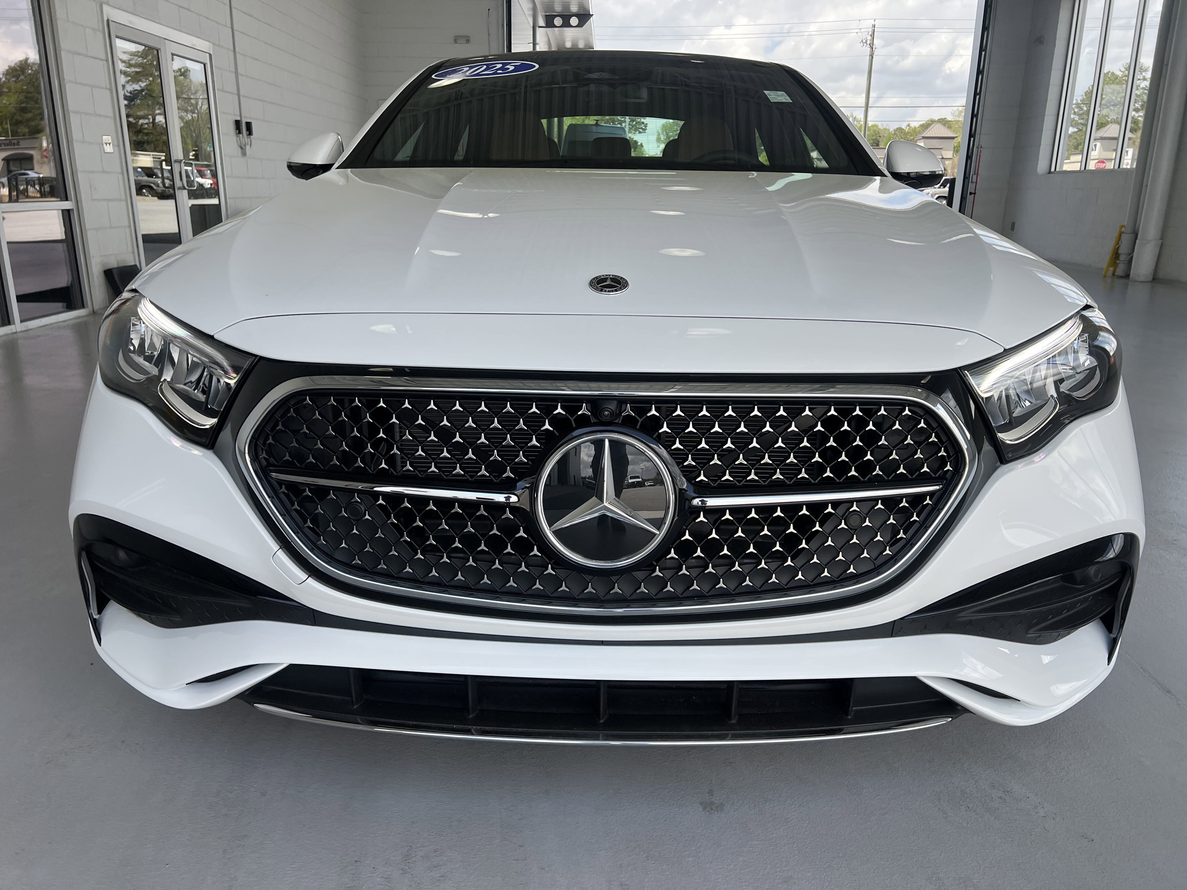 2025 Mercedes Benz E photo 4