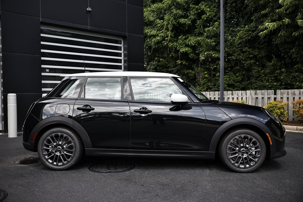 2025 Mini Cooper 4 Door Hardtop Iconic photo 2