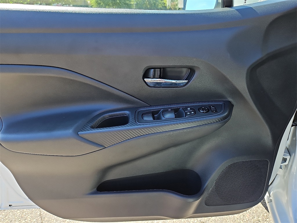 2025 Nissan Versa 1.6 SV photo 8