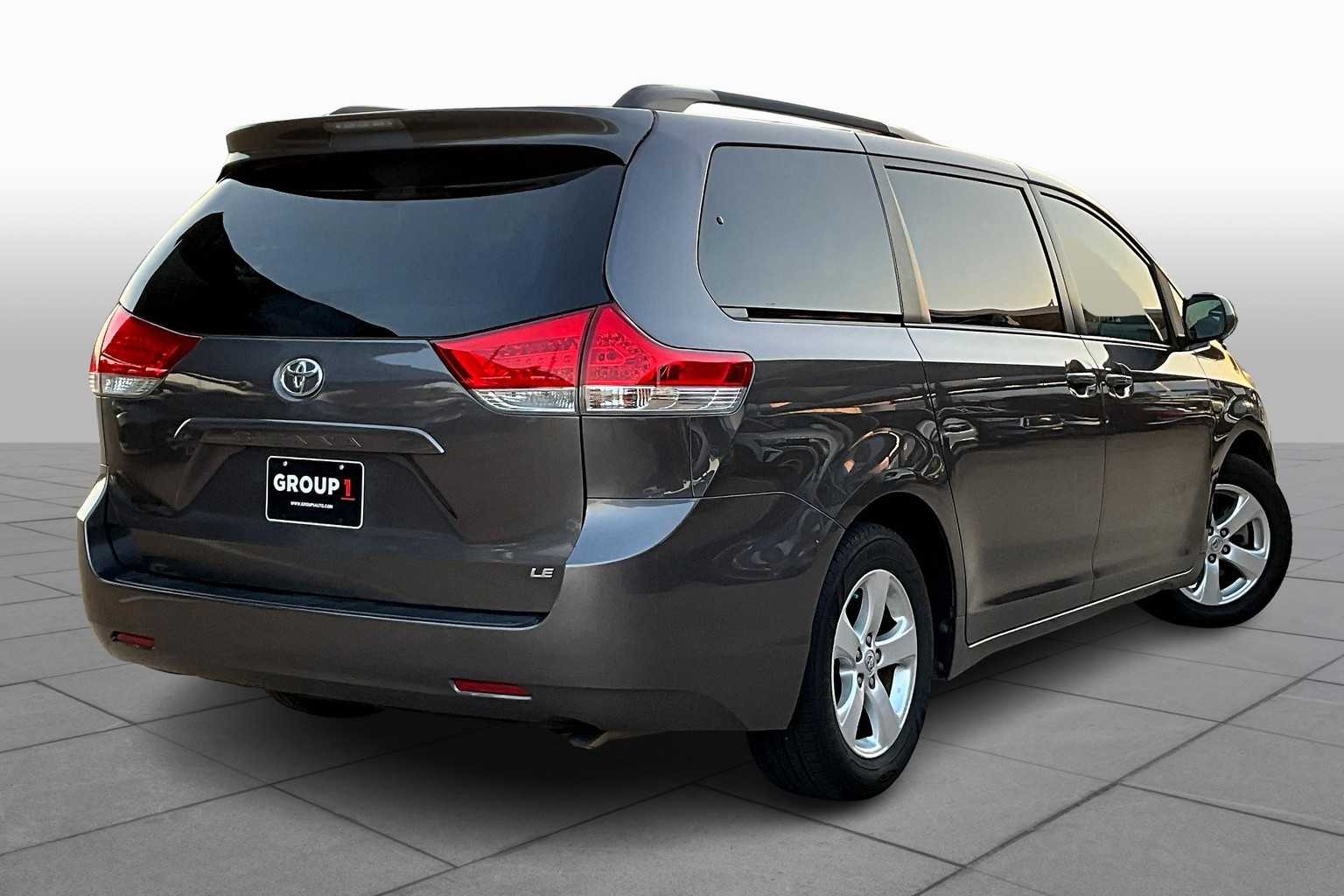 2013 Toyota Sienna LE photo 12
