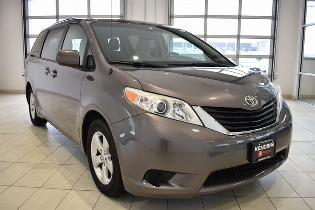 2014 Toyota Sienna LE's photo