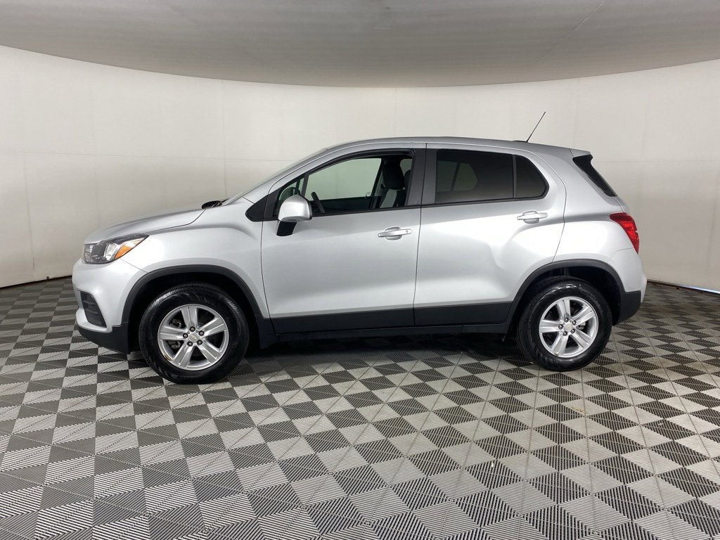 2022 Chevrolet Trax LS photo 4