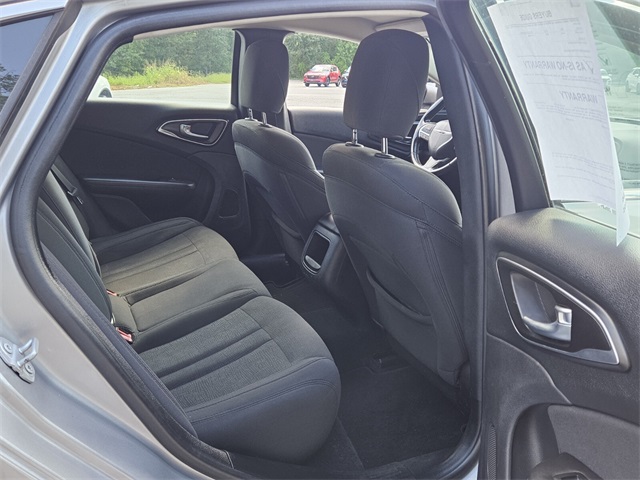 2016 Chrysler 200 LX photo 12