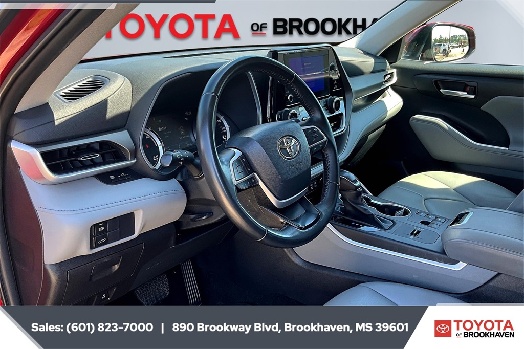 2023 Toyota Highlander Hybrid XLE photo 11