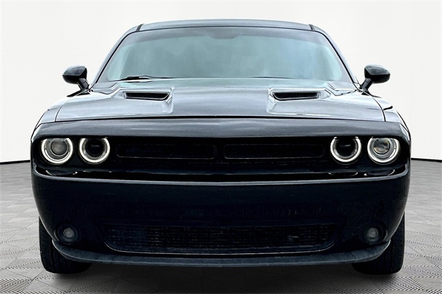 2019 Dodge Challenger SXT photo 2