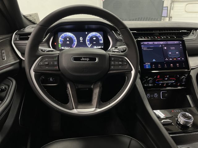 2025 Jeep Grand Cherokee Limited photo 4