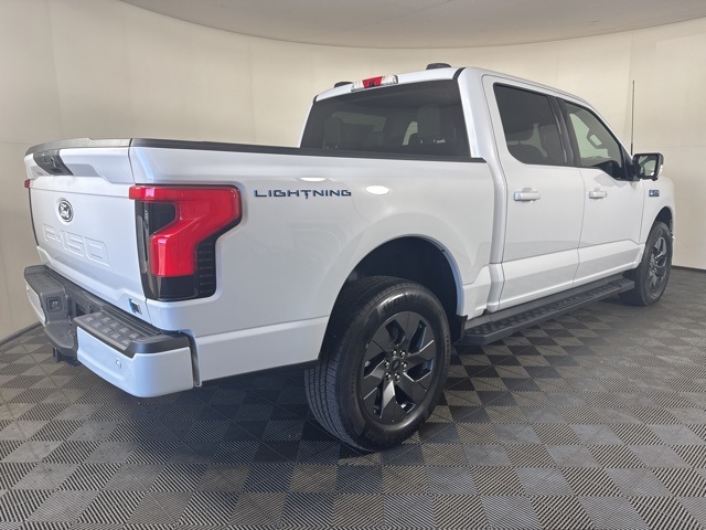 2025 Ford F-150 Lightning photo 3