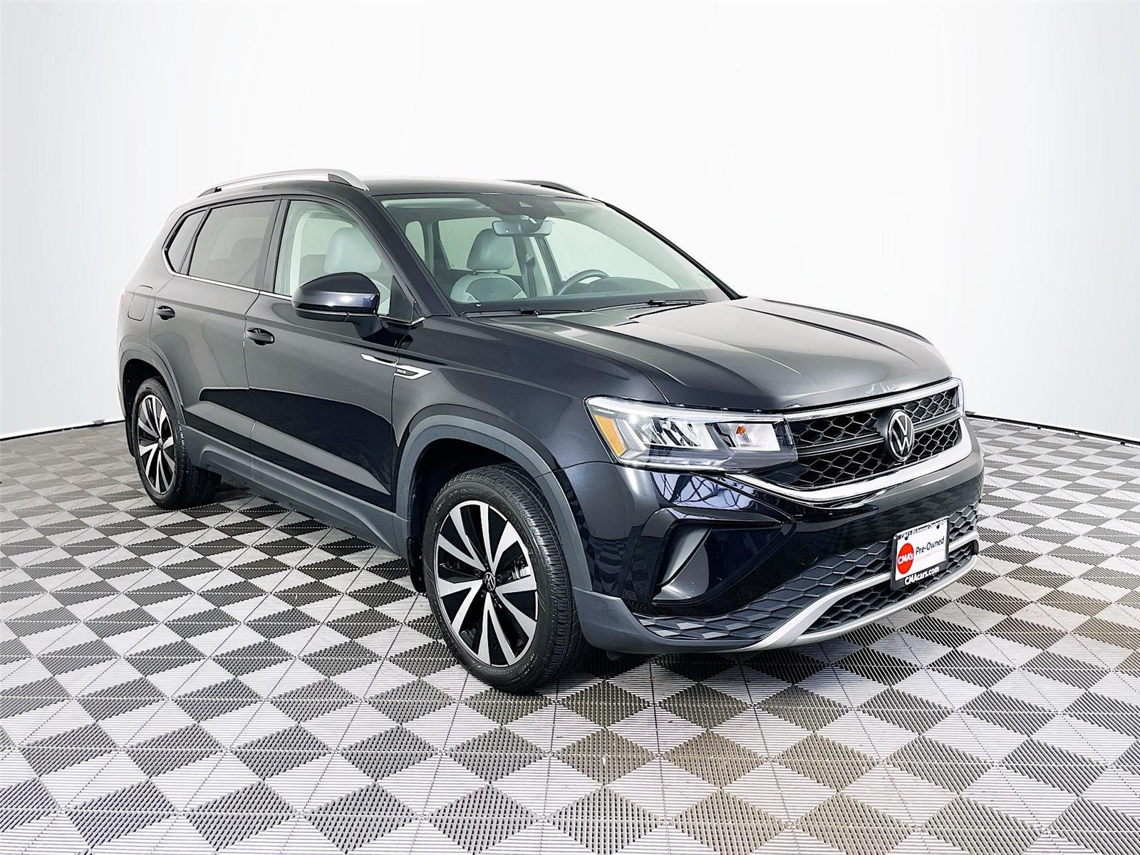 2024 Volkswagen Taos SE's photo